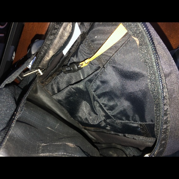 Columbia Travelers Back Pack - Picture 4 of 5